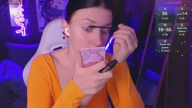 roxy riot  online show from April 14, 2026, 1:33 am