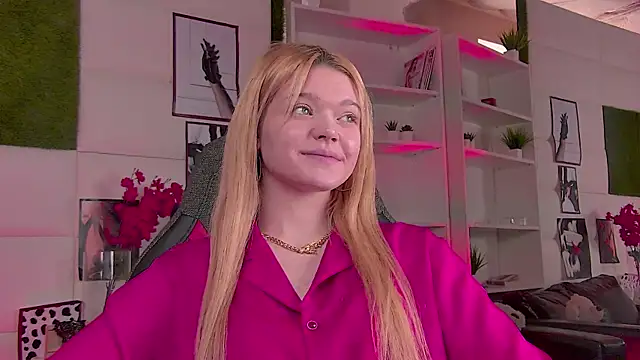 Snapshot of AdeleCartier chatting on March 3, 2025, 6:37 am AdeleCartier online show from March 3, 2025, 6:37 am