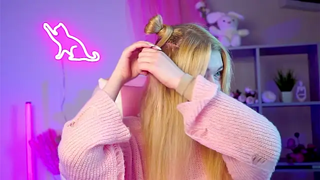 Snapshot of AdeleCartier chatting on March 19, 2025, 3:41 am AdeleCartier online show from March 19, 2025, 3:41 am