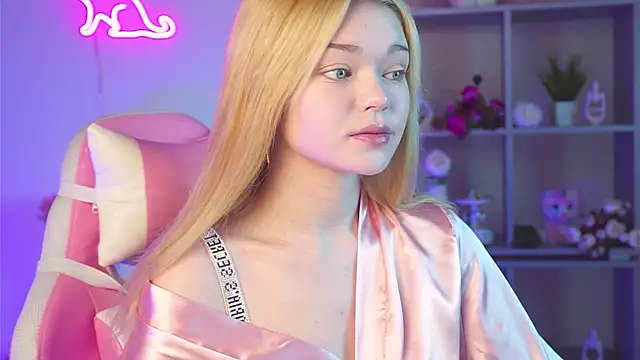 Snapshot of AdeleCartier chatting on March 23, 2025, 12:58 am AdeleCartier online show from March 23, 2025, 12:58 am