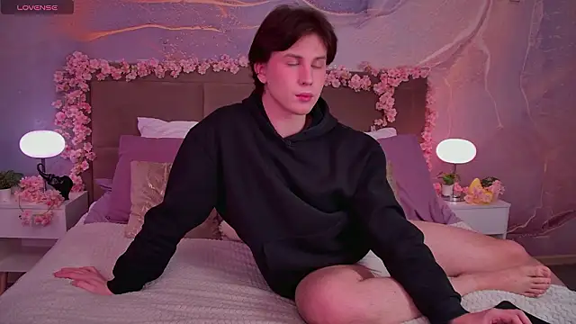 AdrianoAubert online show from February 7, 2026, 3:10 am