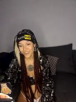 nickelfie online show from March 6, 2025, 12:41 pm