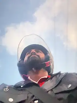 Snapshot of Rishwithr chatting on October 7, 2025, 12:35 pm Rishwithr online show from October 7, 2025, 12:35 pm