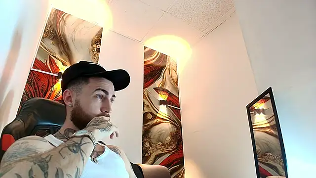 Luke davis01 online show from April 24, 2026, 1:02 pm