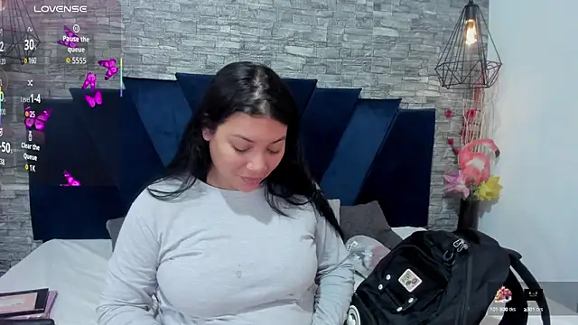 Snapshot of Sophia_Brunett chatting on October 9, 2025, 12:25 pm Sophia Brunett online show from October 9, 2025, 12:25 pm