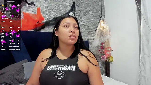 Snapshot of Sophia_Brunett chatting on October 21, 2025, 11:55 am Sophia Brunett online show from October 21, 2025, 11:55 am