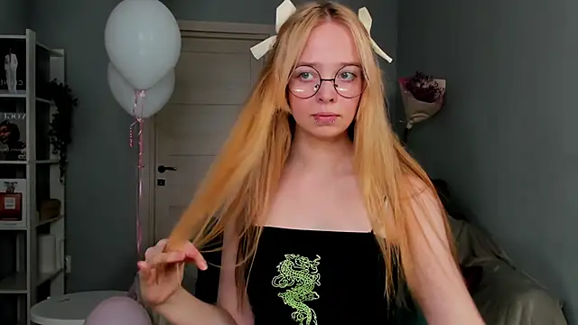 Snapshot of Bellla_Murrr chatting on March 21, 2025, 4:07 pm Bellla Murrr online show from March 21, 2025, 4:07 pm