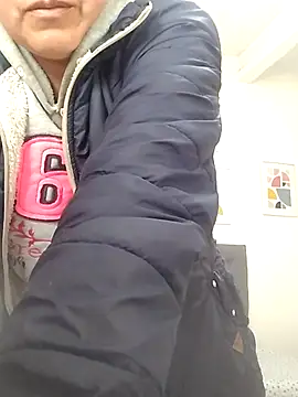 Saori Sann  online show from October 14, 2025, 2:18 pm