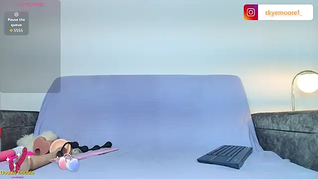 Skye Moore online show from September 18, 2025, 12:51 pm