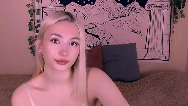 Snapshot of beauty_blonde chatting on March 17, 2025, 5:56 am beauty blonde online show from March 17, 2025, 5:56 am