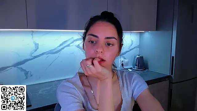Snapshot of EmiliaZen chatting on June 24, 2026, 8:41 pm EmiliaZen online show from June 24, 2026, 8:41 pm