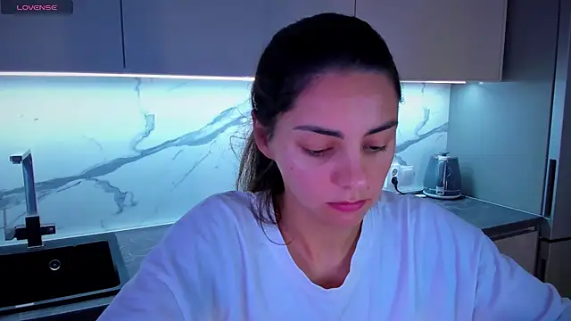 Snapshot of EmiliaZen chatting on July 23, 2026, 1:53 pm EmiliaZen online show from July 23, 2026, 1:53 pm