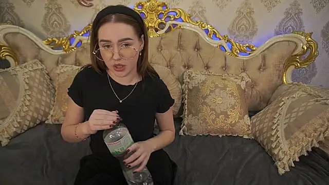 DivineJass online show from March 6, 2025, 1:05 am