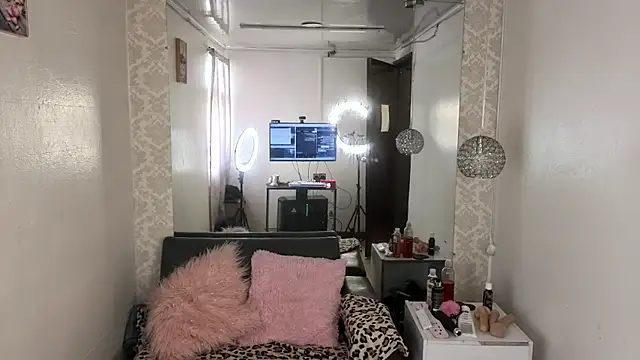 lizha milf online show from November 4, 2025, 4:17 pm