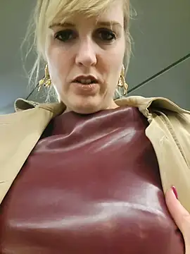 Sexybiene969 online show from October 29, 2025, 5:14 pm