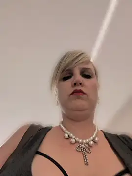 Snapshot of Sexybiene969 chatting on May 19, 2026, 4:13 pm Sexybiene969 online show from May 19, 2026, 4:13 pm