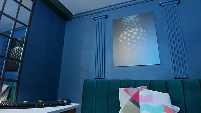 scarlet edwars online show from February 17, 2026, 7:09 pm