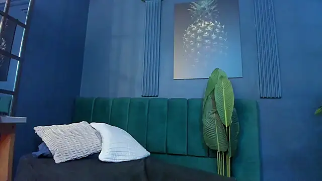 scarlet edwars online show from March 31, 2026, 6:52 pm