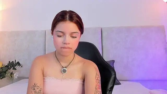 Snapshot of Giselle_Lauren chatting on December 18, 2025, 8:59 pm Giselle Lauren online show from December 18, 2025, 8:59 pm