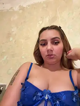 hotamanda01 online show from April 11, 2026, 7:40 pm