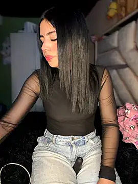 Laura-Khalifa online show from March 6, 2026, 5:48 am