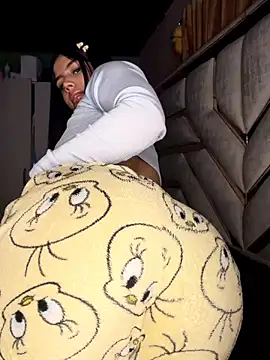 Laura-Khalifa online show from March 23, 2026, 5:00 am