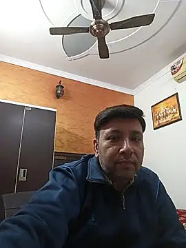 innocentboy1987 online show from November 10, 2025, 4:44 am