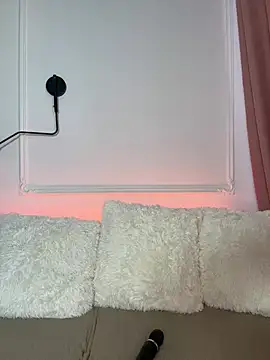 RosieMills online show from February 26, 2025, 2:46 pm