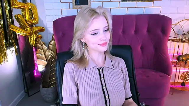 LeonaStane online show from October 16, 2025, 5:03 pm