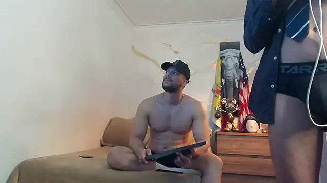 Snapshot of bakersboyssexys chatting on February 12, 2026, 2:39 am bakersboyssexys online show from February 12, 2026, 2:39 am