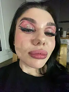 Snapshot of MaeveMoon chatting on February 1, 2026, 5:55 pm MaeveMoon online show from February 1, 2026, 5:55 pm