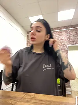 Snapshot of MaeveMoon chatting on February 4, 2026, 7:20 pm MaeveMoon online show from February 4, 2026, 7:20 pm