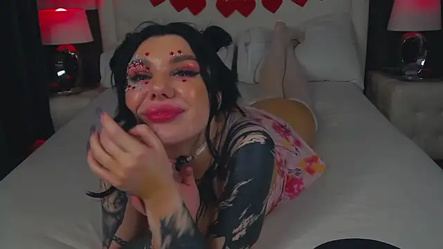 Snapshot of MaeveMoon chatting on February 15, 2026, 6:32 am MaeveMoon online show from February 15, 2026, 6:32 am