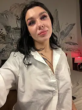 Snapshot of MaeveMoon chatting on February 15, 2026, 9:19 am MaeveMoon online show from February 15, 2026, 9:19 am