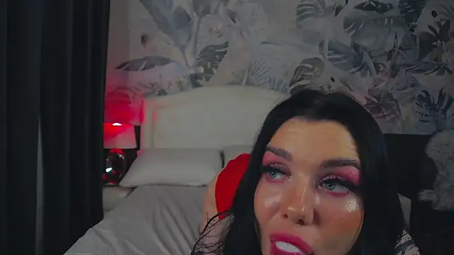 Snapshot of MaeveMoon chatting on February 19, 2026, 6:26 pm MaeveMoon online show from February 19, 2026, 6:26 pm