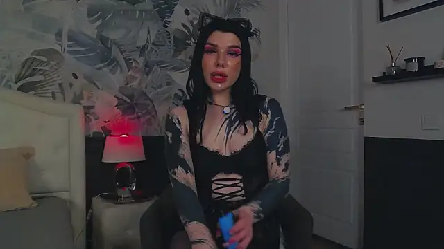 Snapshot of MaeveMoon chatting on March 21, 2026, 6:11 pm MaeveMoon online show from March 21, 2026, 6:11 pm