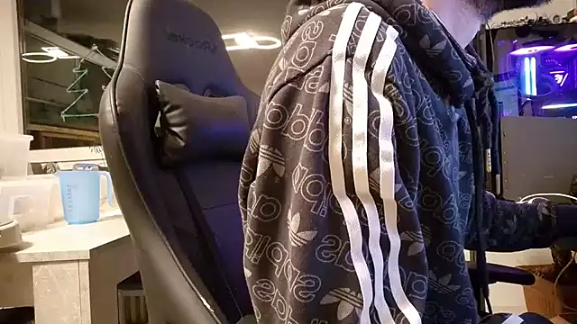 ademandjulia online show from February 6, 2026, 9:40 pm