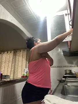 Carola-Ross online show from April 18, 2026, 2:43 pm