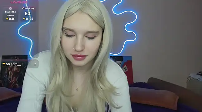 Snapshot of EvelinaLuu chatting on March 7, 2025, 1:20 am EvelinaLuu online show from March 7, 2025, 1:20 am