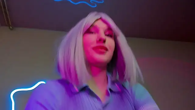 Snapshot of EvelinaLuu chatting on March 23, 2025, 7:31 am EvelinaLuu online show from March 23, 2025, 7:31 am