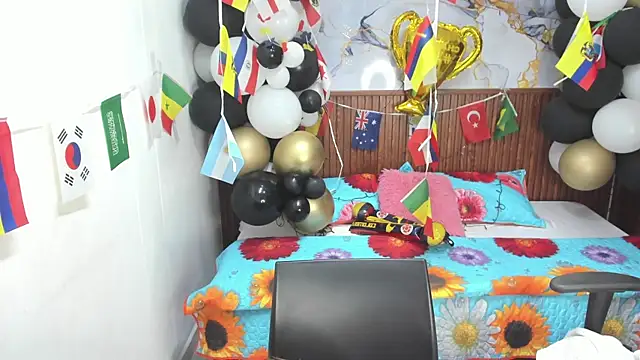 Snapshot of Holly_22 chatting on June 24, 2026, 10:58 am Holly 22 online show from June 24, 2026, 10:58 am
