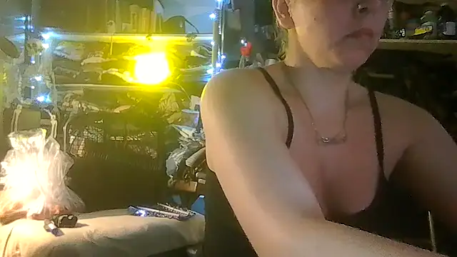 ShysluutGia online show from April 13, 2026, 5:35 am