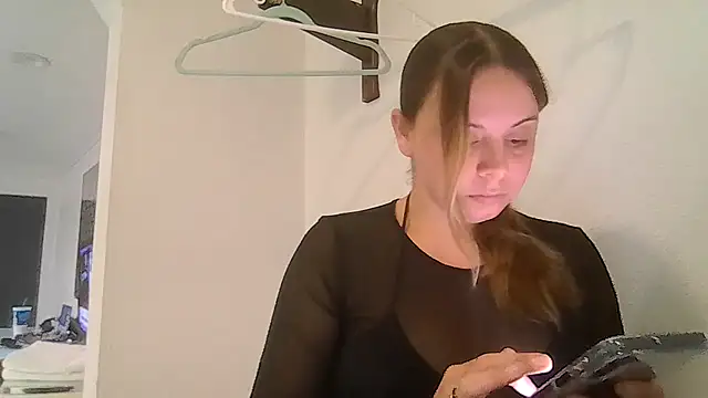Snapshot of ShysluutGia chatting on June 30, 2026, 12:22 am ShysluutGia online show from June 30, 2026, 12:22 am