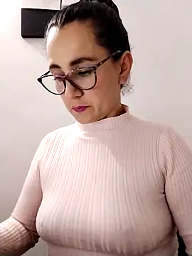 Snapshot of Alanna_11 chatting on February 12, 2025, 11:30 pm Alanna 11 online show from February 12, 2025, 11:30 pm