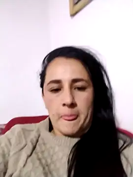 Snapshot of Alanna_11 chatting on October 5, 2025, 3:27 am Alanna 11 online show from October 5, 2025, 3:27 am