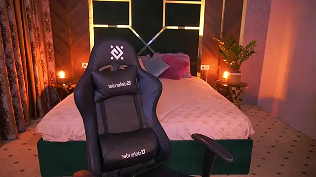 CharmMocco online show from March 7, 2025, 7:30 am