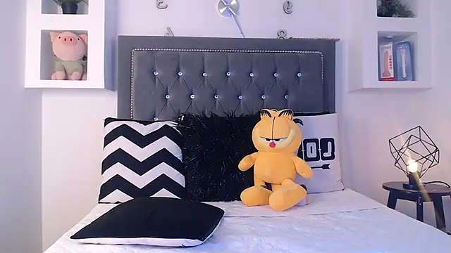 MaikyCooper online show from March 13, 2025, 9:43 am