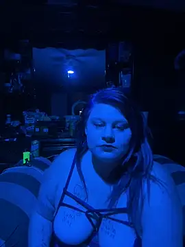 gothicfreakmachine online show from May 26, 2026, 7:04 am