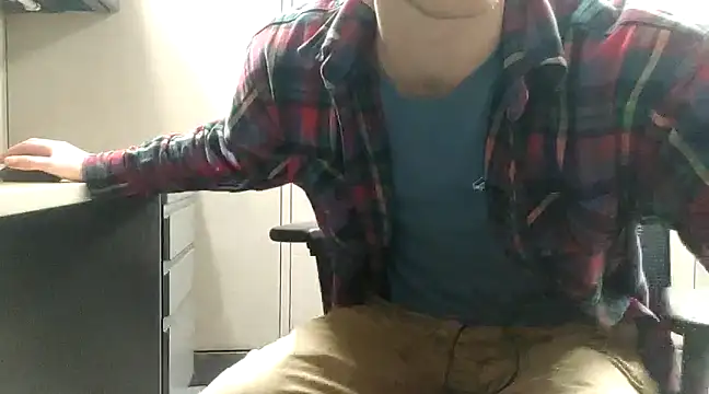 Snapshot of Panda__panda_panda chatting on March 4, 2025, 7:01 pm Panda  panda panda online show from March 4, 2025, 7:01 pm