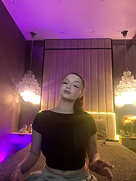 AlexaBright online show from November 11, 2025, 7:14 pm